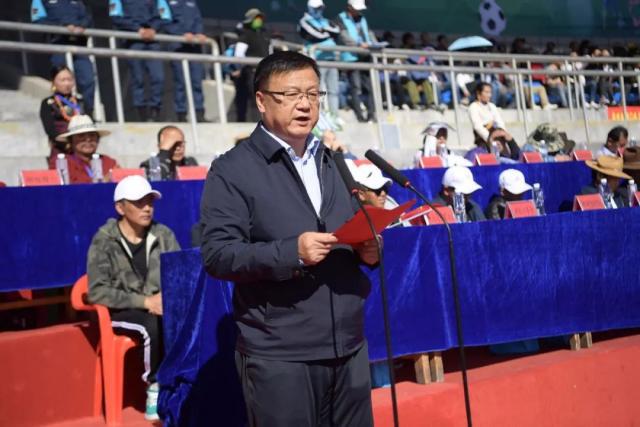 哈利伯顿复出首节激烈冲突，步行者战胜雄鹿